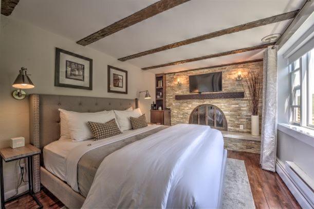 Auberge Sous L'Edredon B&B Saint-Sauveur-des-Monts Dış mekan fotoğraf